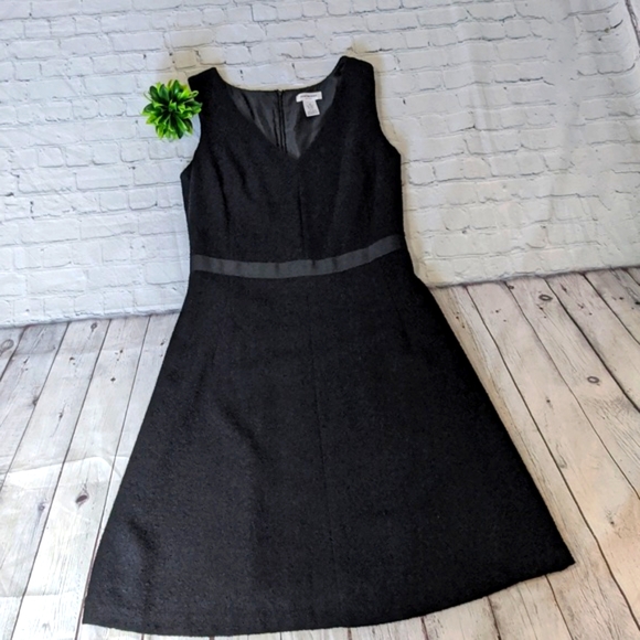 ISAAC MIZRAHI Sleeveless Lined Wool Blend Little Black Dress - Picture 5 of 15